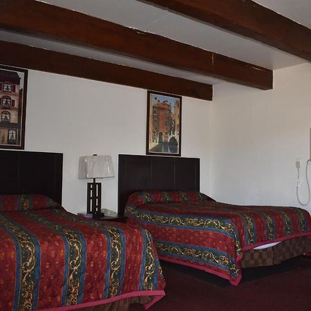 Freer Budget Inn & Suites מראה חיצוני תמונה