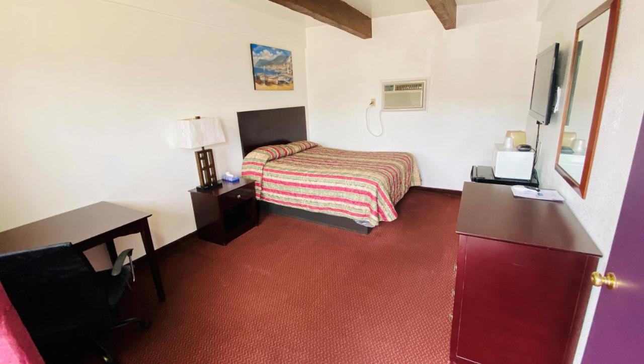 Freer Budget Inn & Suites מראה חיצוני תמונה