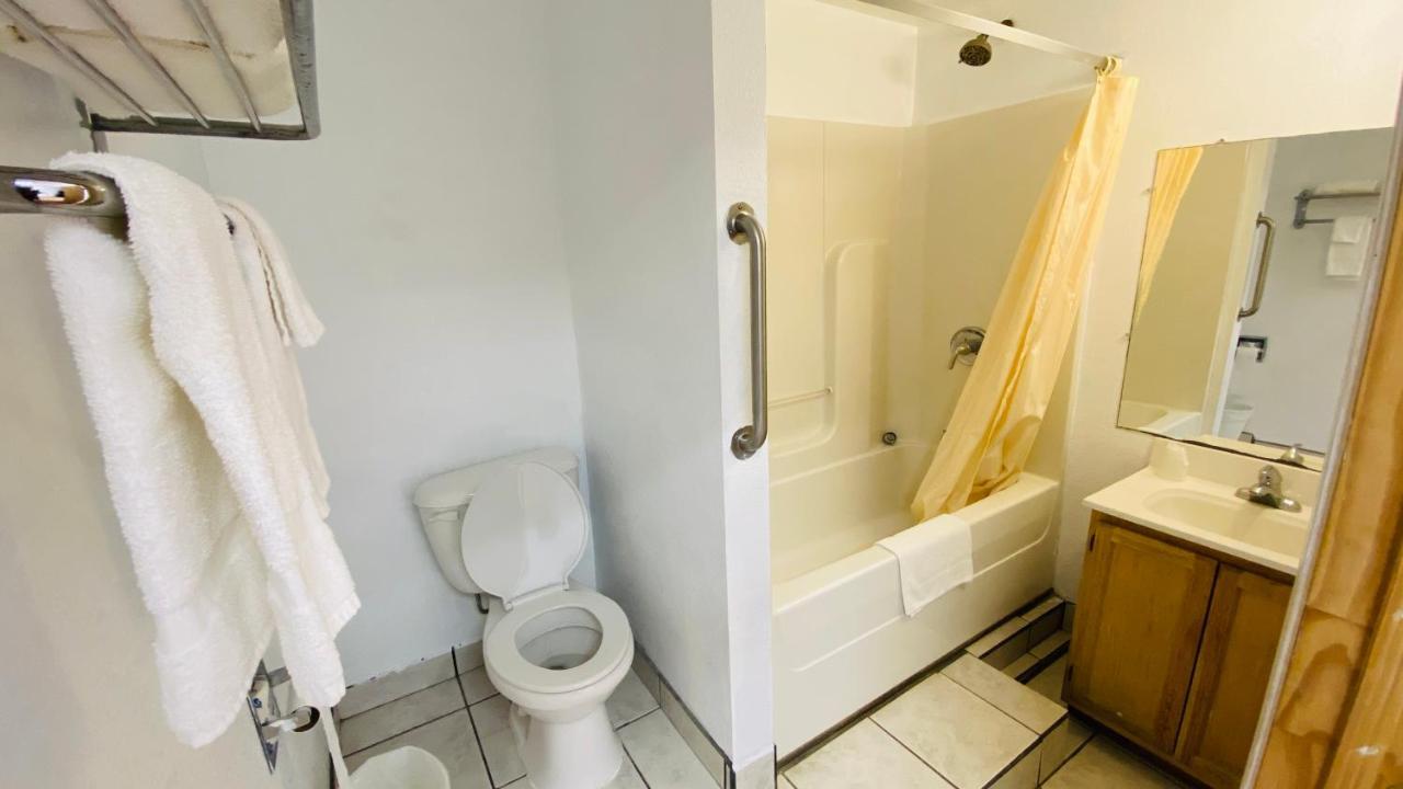Freer Budget Inn & Suites מראה חיצוני תמונה