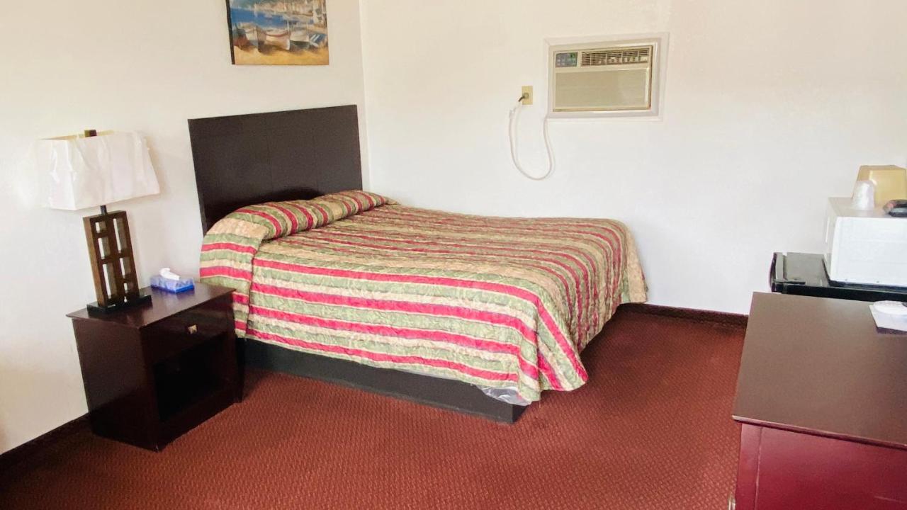 Freer Budget Inn & Suites מראה חיצוני תמונה