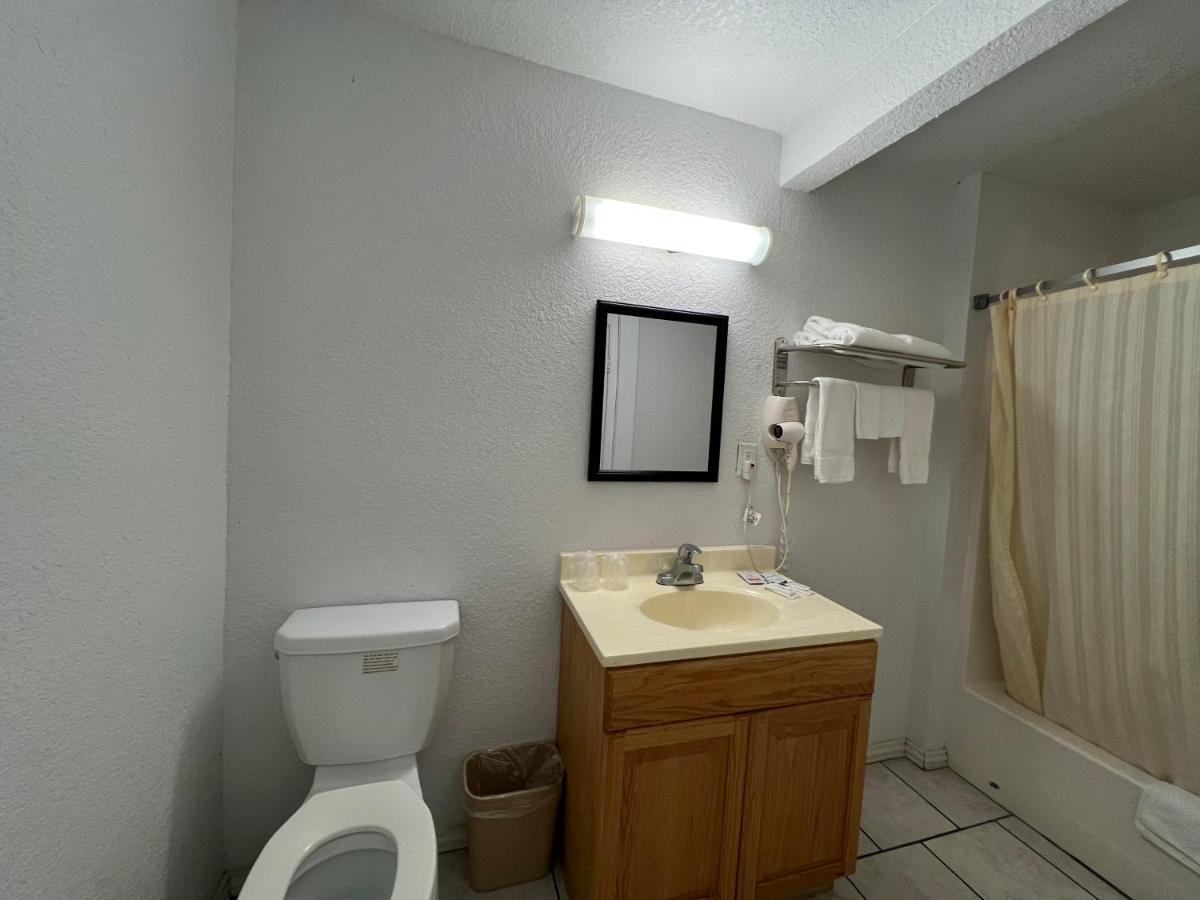 Freer Budget Inn & Suites מראה חיצוני תמונה